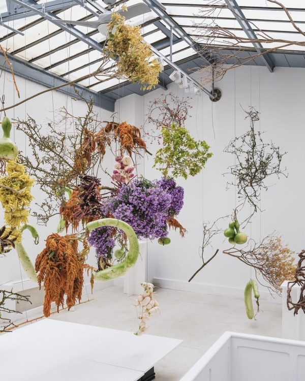 Цветет и пахнет. Как переосмыслить цветочную арку?