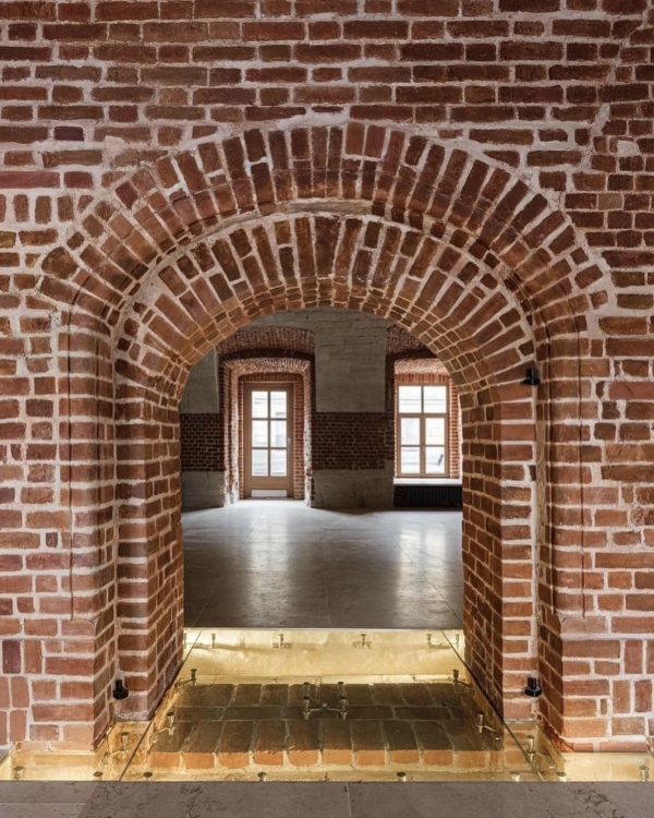 Завтракаем с Дали в «Едва знакомы», гуляем