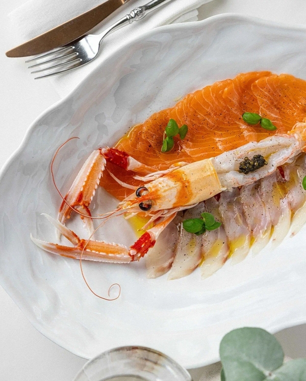 Пробуем мишленовский сет в «Пафосе», танцуем под