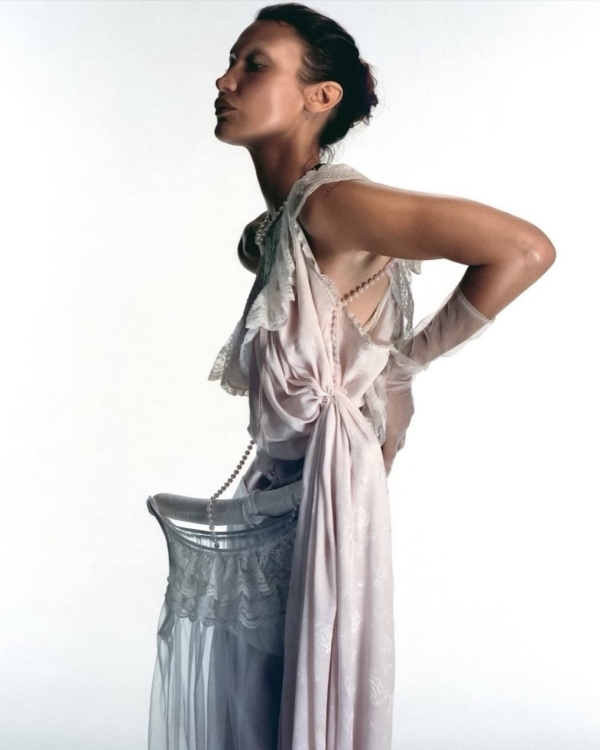 Белла Хадид вновь на обложке после перерыва