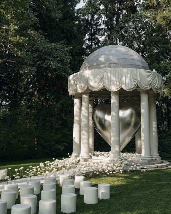 Чем заменить цветочную арку на церемонии?