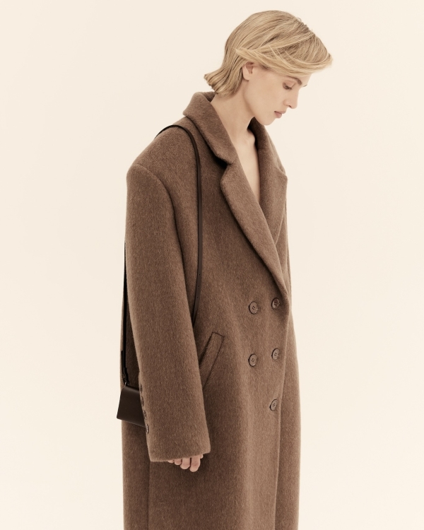 Теперь уже осень. Показываем стильные пальто, которые