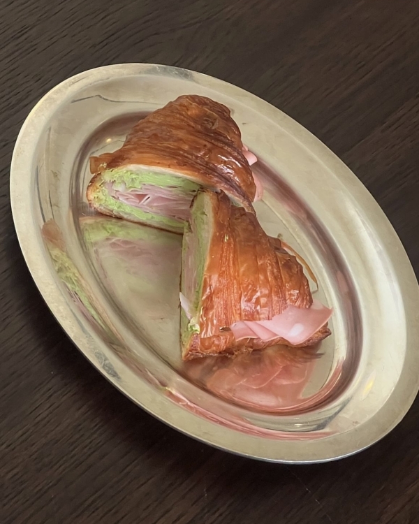 Завтракаем с Дали в «Едва знакомы», гуляем