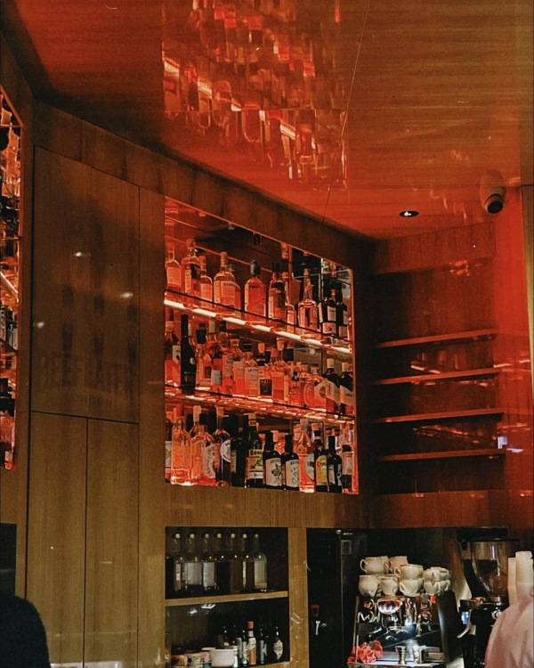 Завтракаем с игристым в «Зойке», смотрим кино