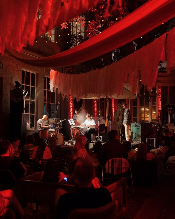 Пробуем мишленовский сет в «Пафосе», танцуем под