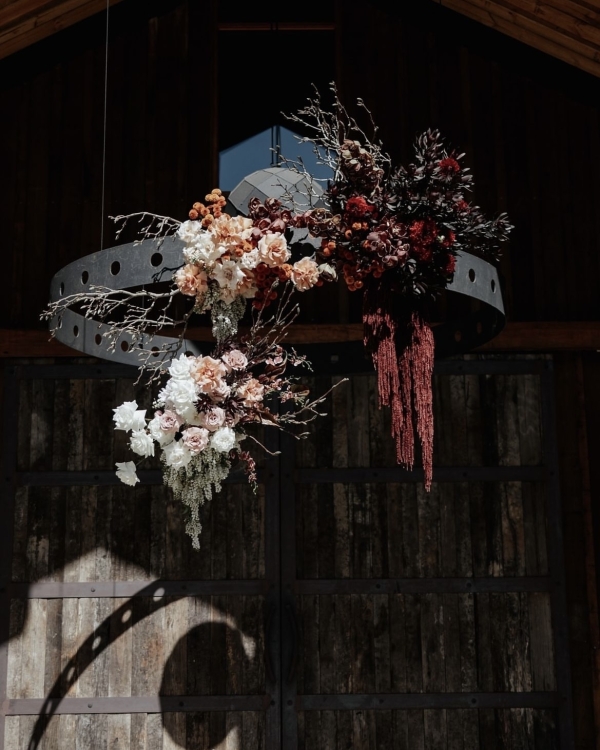 Цветет и пахнет. Как переосмыслить цветочную арку?