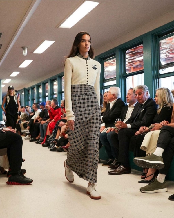 Tommy Hilfiger представил новую коллекцию на пароме