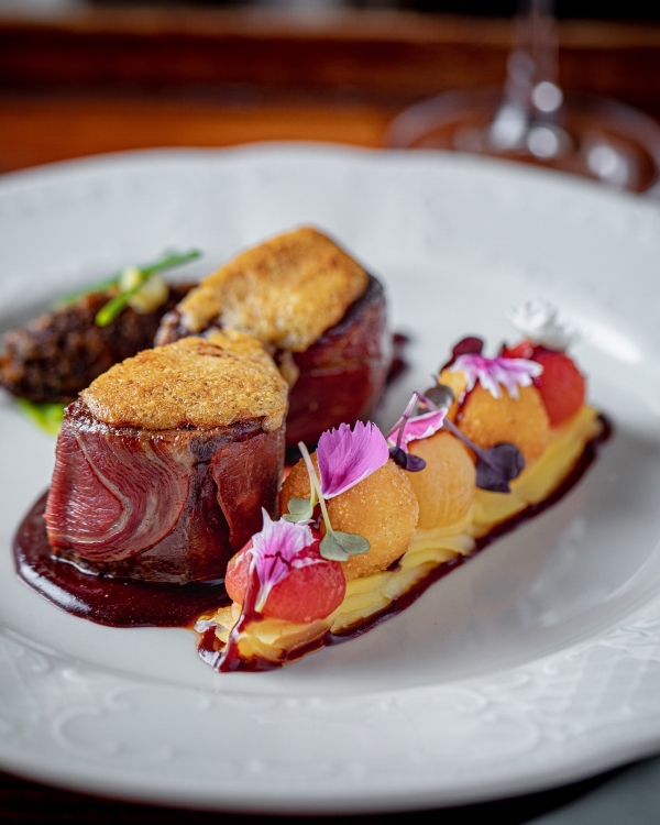 Завтракаем с игристым в «Зойке», смотрим кино