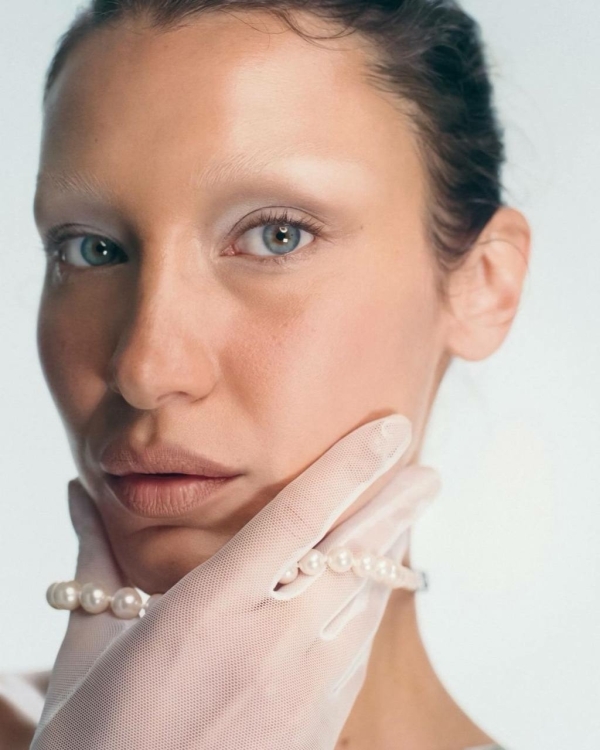 Белла Хадид вновь на обложке после перерыва