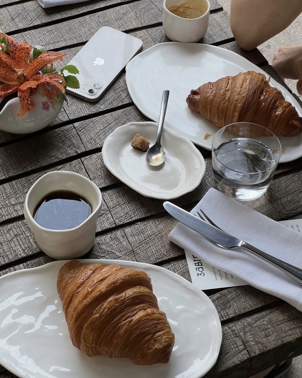 Завтракаем с Дали в «Едва знакомы», гуляем