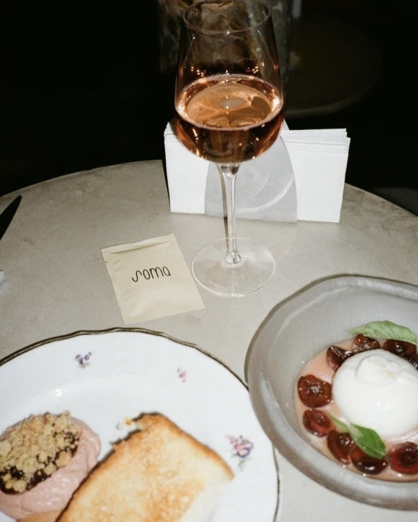 Завтракаем с Дали в «Едва знакомы», гуляем