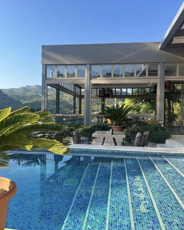 Just the two of us. Лучшие отели