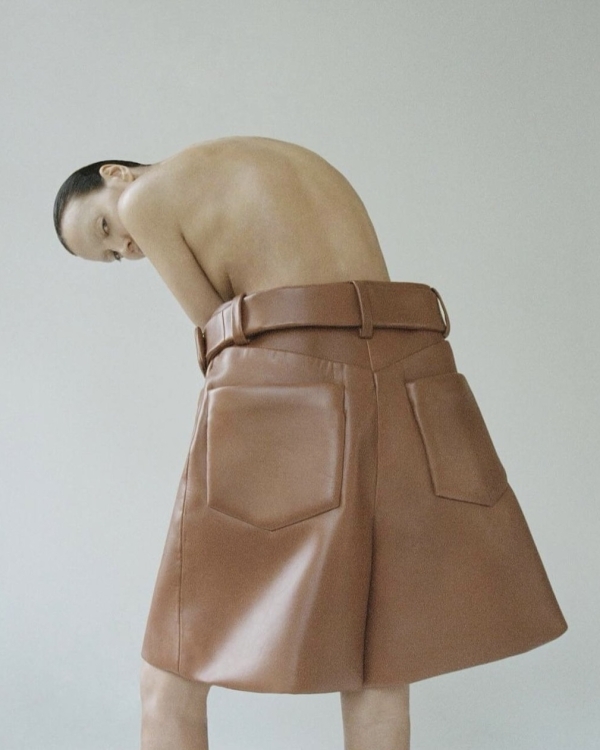 Ирина Шейк в новом образе на обложке