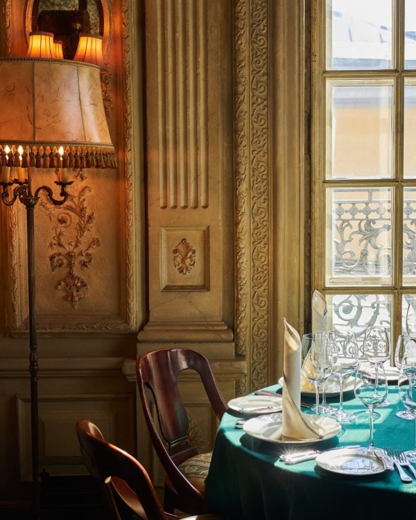 Завтракаем с игристым в «Зойке», смотрим кино