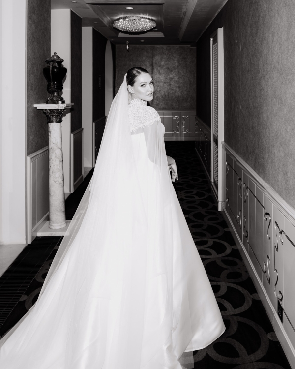 Сентябрь горит: обсессия красным на свадьбе в