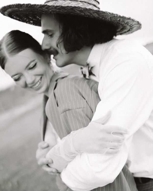 Одним глазом на вас, другим — на