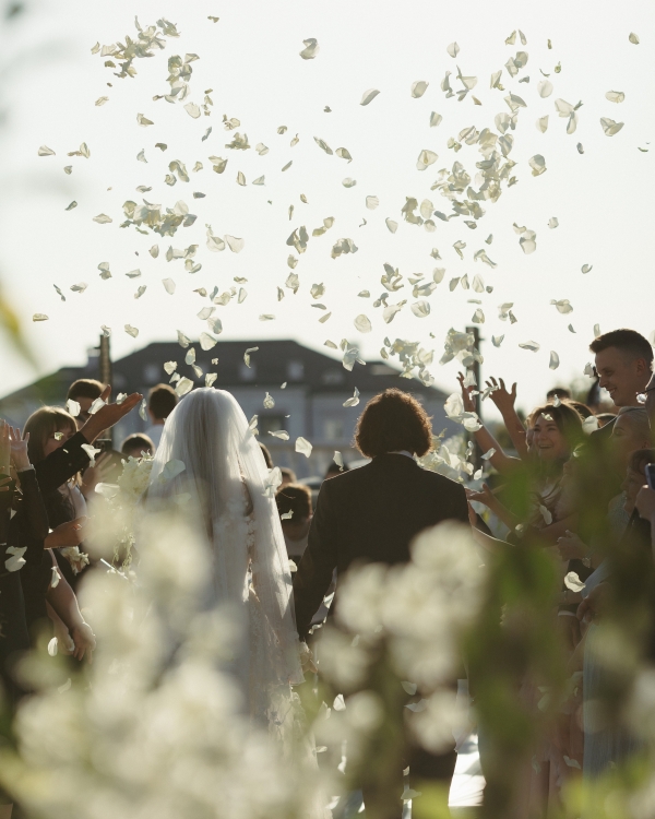 Интервью с невестой: об организации из-за границы,