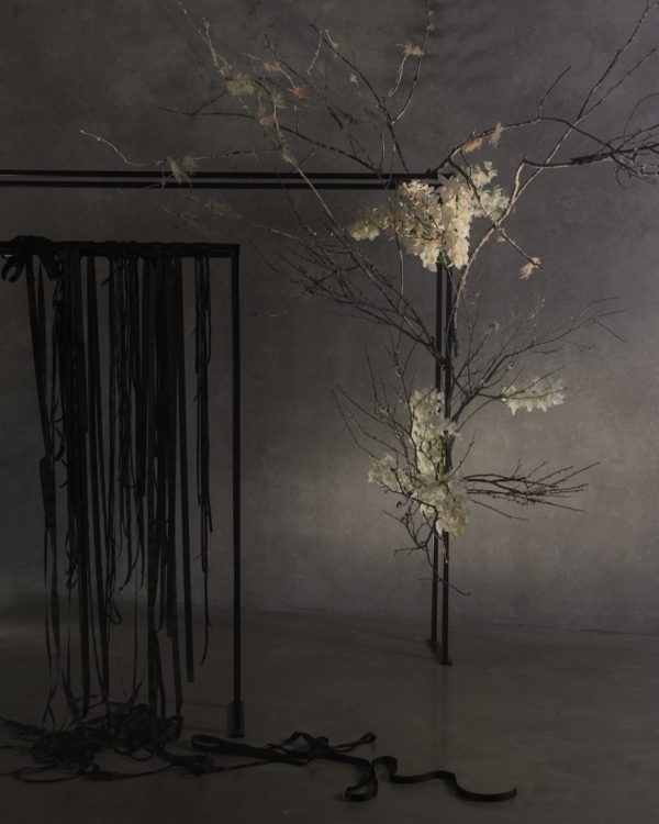 Цветет и пахнет. Как переосмыслить цветочную арку?