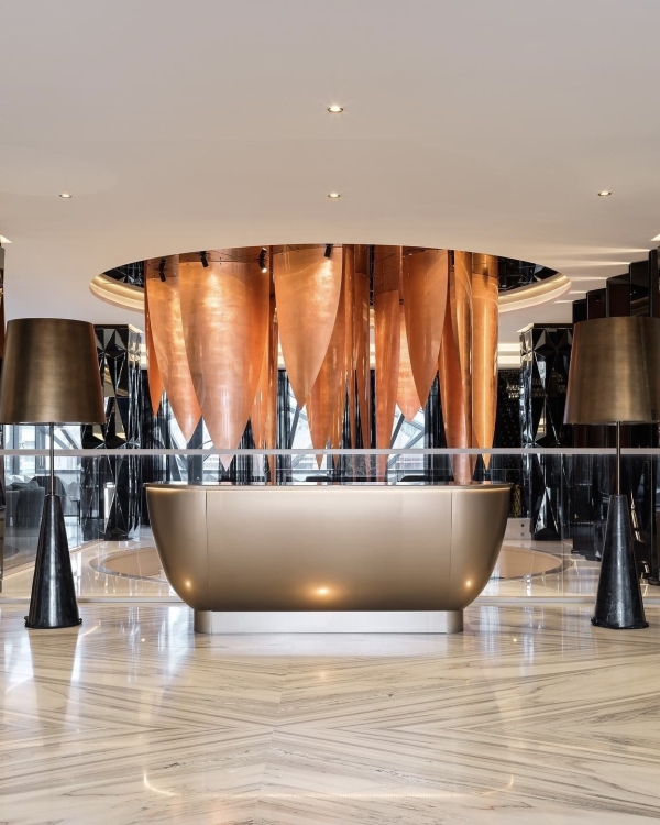 Одним глазом на вас, другим — на