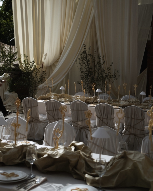 «Мне нравятся свадьбы, на которых люди пытаются