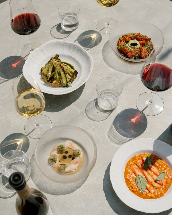 Завтракаем с игристым в «Зойке», смотрим кино