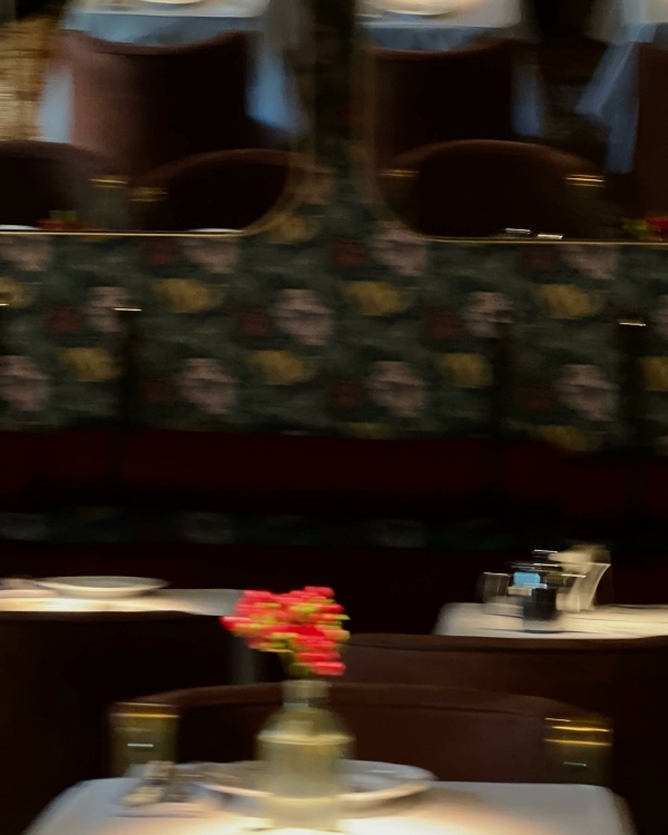 Завтракаем с игристым в «Зойке», смотрим кино