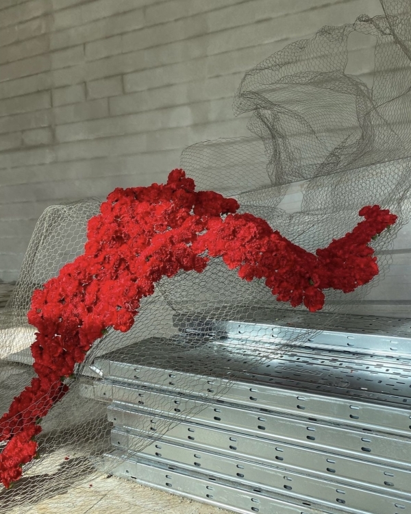 Цветет и пахнет. Как переосмыслить цветочную арку?