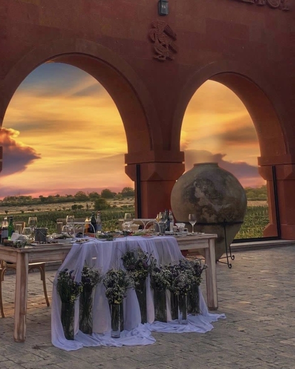 Одним глазом на вас, другим — на