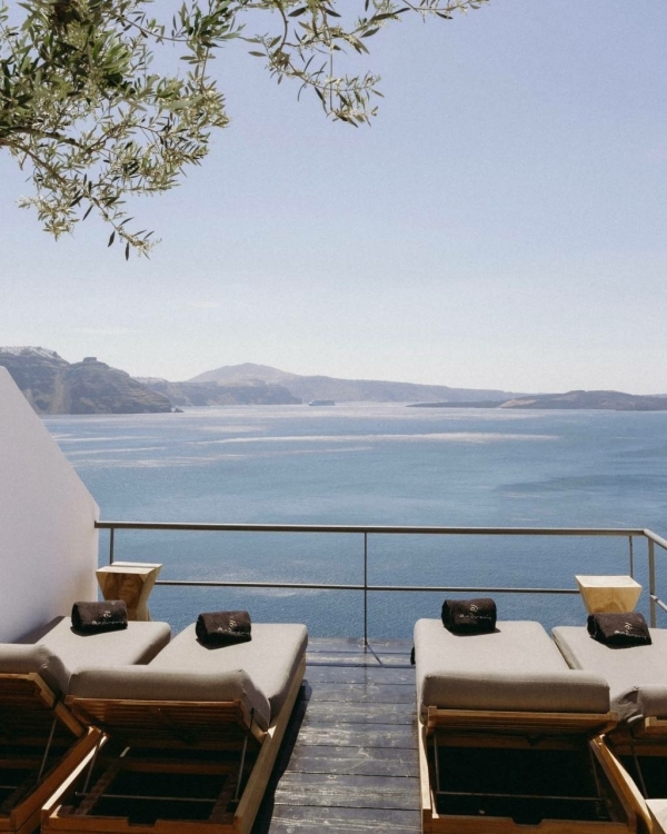 Греческий гламур: 10 лучших отелей для медового