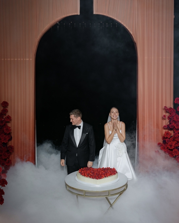 Сентябрь горит: обсессия красным на свадьбе в