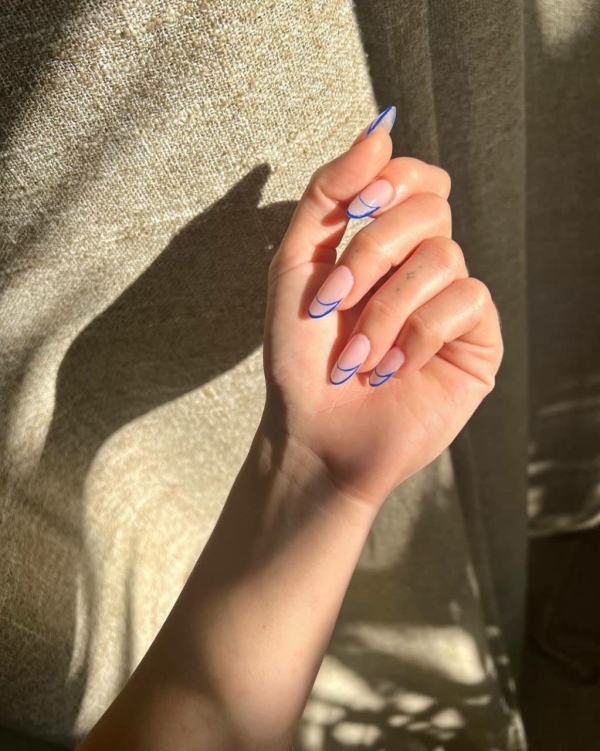 Невидимый френч — новый тренд в маникюре,