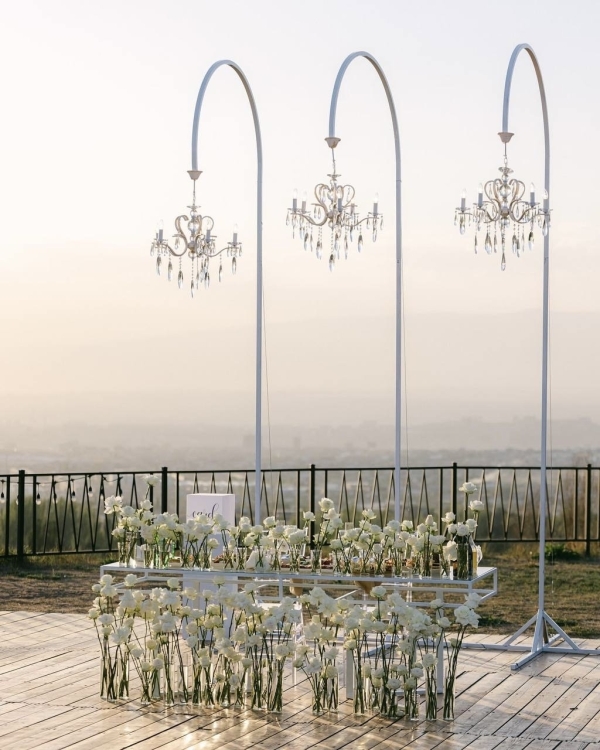 Одним глазом на вас, другим — на