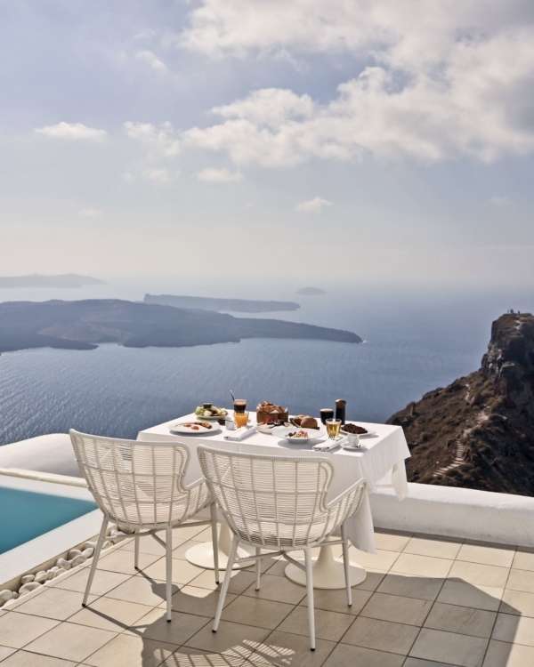 Греческий гламур: 10 лучших отелей для медового
