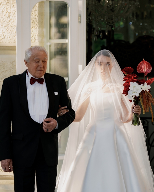 Сентябрь горит: обсессия красным на свадьбе в