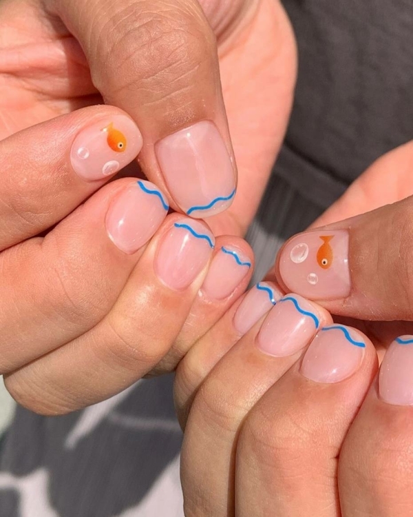 Невидимый френч — новый тренд в маникюре,