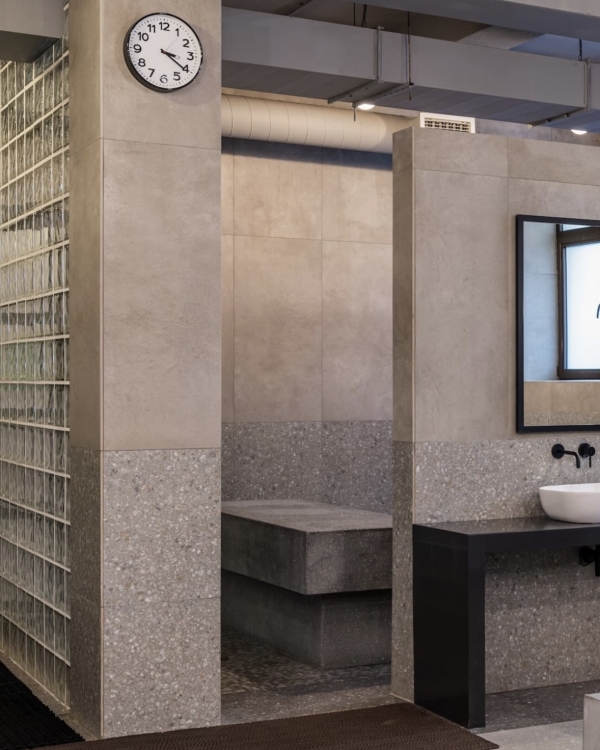 Что подарить жениху в день свадьбы?