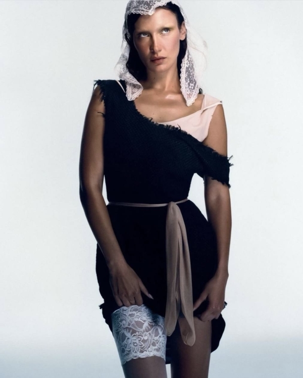 Белла Хадид вновь на обложке после перерыва