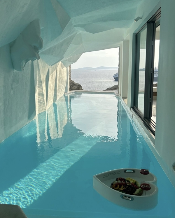 Греческий гламур: 10 лучших отелей для медового