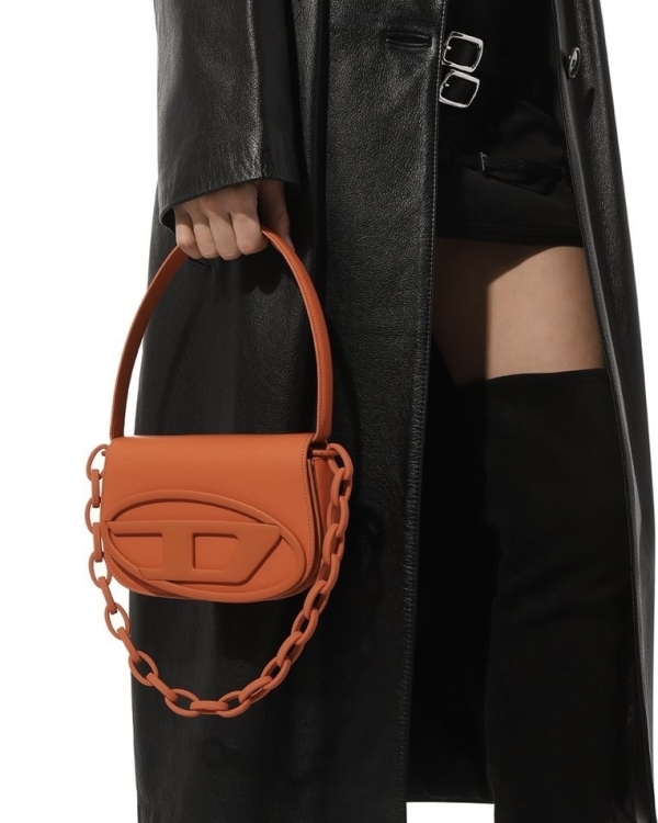 Cosmic Orange — главный тренд осени 2025,