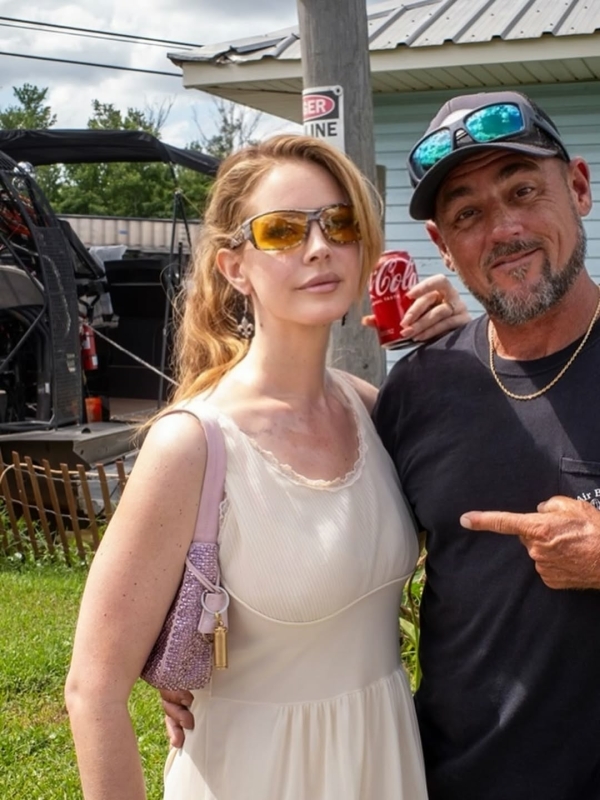 Лана Дель Рей впервые поделилась свадебными фотографиями