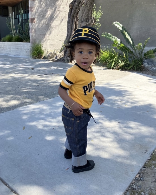 Бежевые мамы — всё. Как теперь одевают