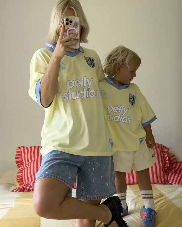 Бежевые мамы — всё. Как теперь одевают