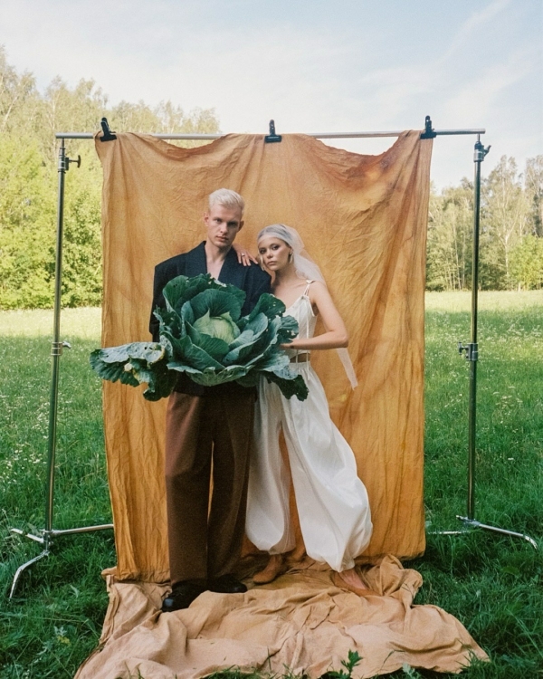 Что подарить, если вас позвали на камерную