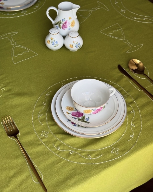 Что подарить, если вас позвали на камерную