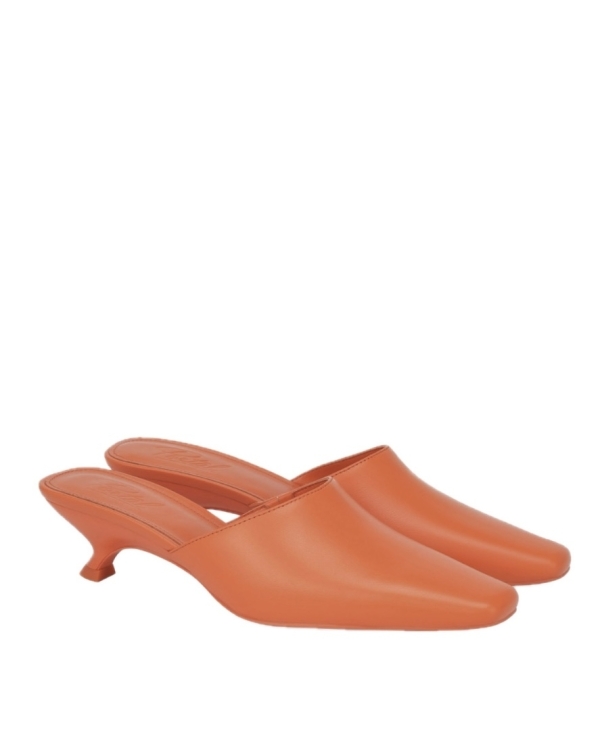 Cosmic Orange — главный тренд осени 2025,