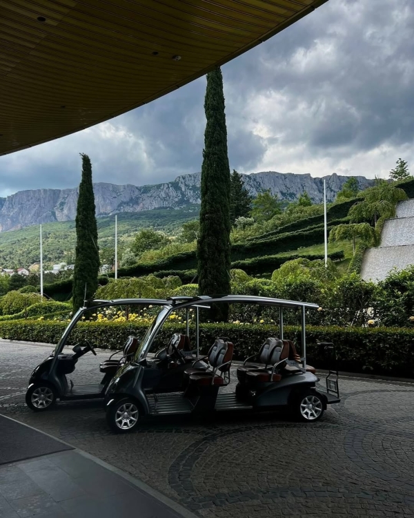 Парящий мост, виноградники и море. Что предлагает