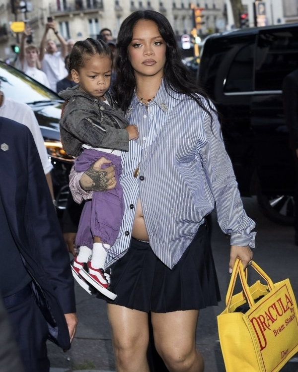 Бежевые мамы — всё. Как теперь одевают