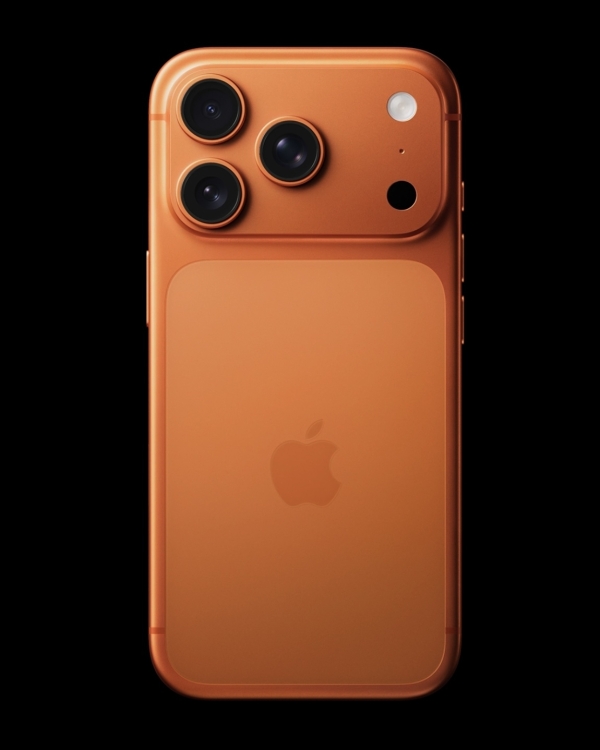 Cosmic Orange — главный тренд осени 2025,