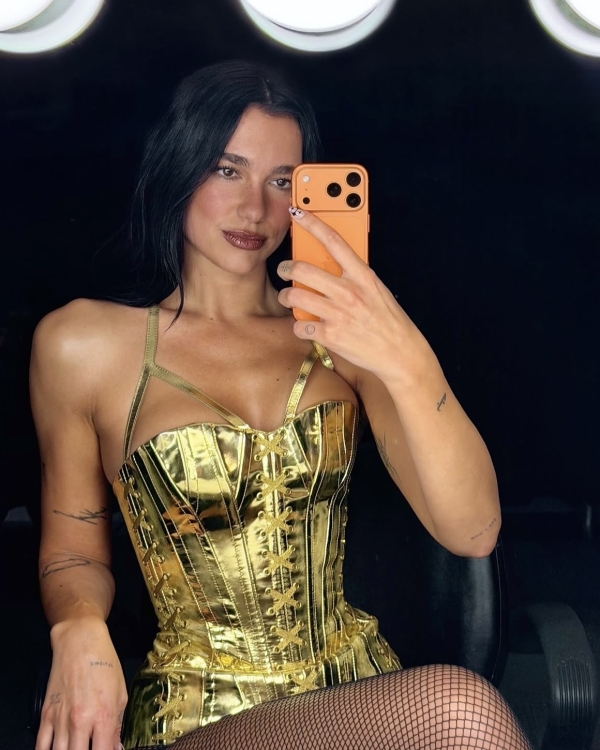 Cosmic Orange — главный тренд осени 2025,