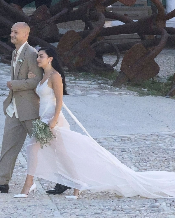 Charli XCX и Джордж Дэниел сыграли свадьбу